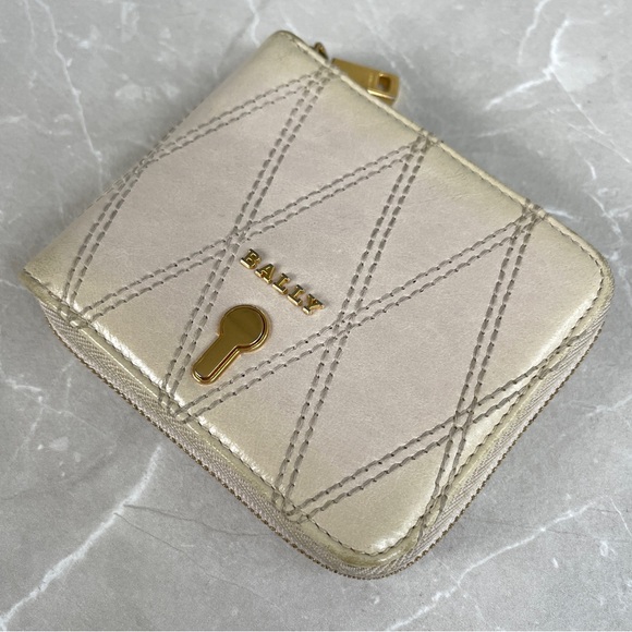 Bally Cassy Cecyle Lock Quilted Leather Zippy Compact Wallet - Picture 4 of 17